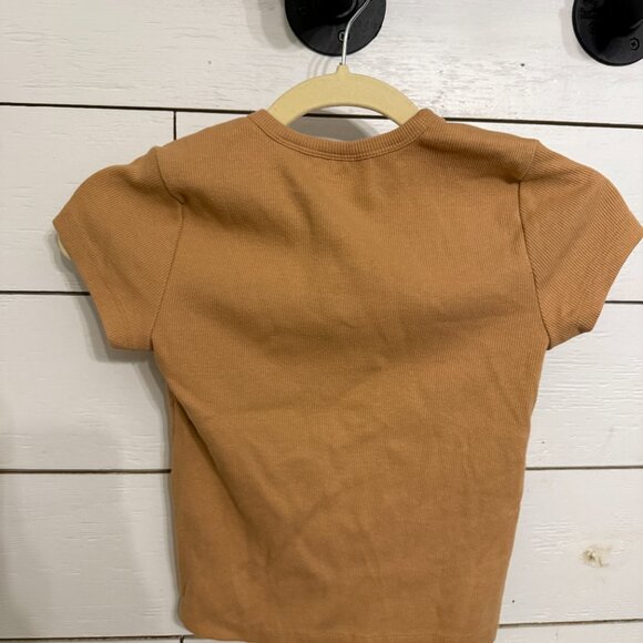 Super cute, slightly cropped Maeve Tee - Picture 2 of 2